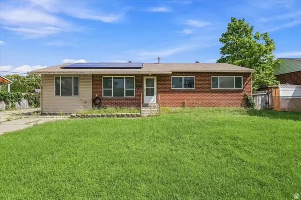 9855 S Sunflower Ln E, Sandy, UT 84094