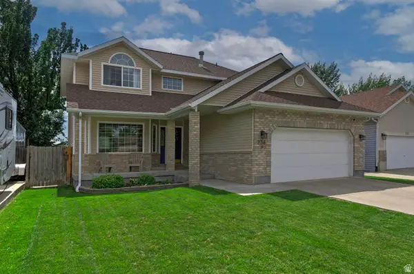 236 E Ashbrook Cir, Midvale, UT 84047