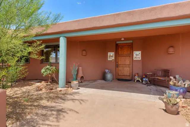 1215 N Tuweap Dr, Ivins, UT 84738 - #2