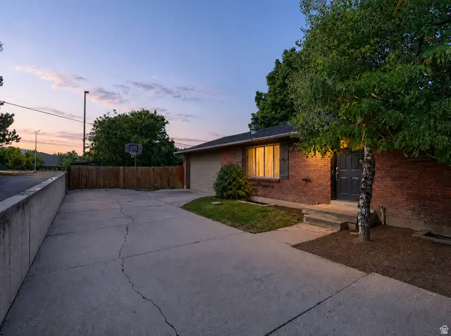 2358 E Gregson Ave, Salt Lake City, UT 84109 - #2