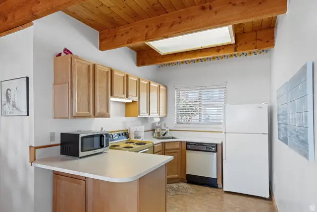 410 W Yarrow Dr, Garden City, UT 84028 - #2