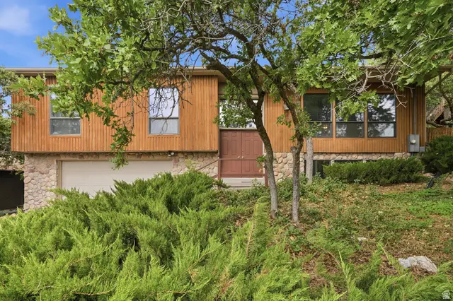 8705 S Kings Hill Dr, Cottonwood Heights, UT 84121 - #3