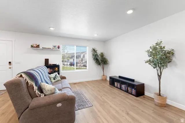 108 N Kelp Ln, Saratoga Springs, UT 84045 - #3