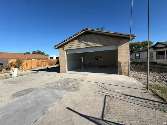 3828 W Country Squire Dr S, West Jordan, UT 84088 - #2