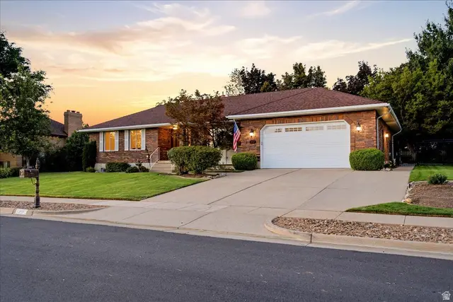 1457 Hilda Dr, Fruit Heights, UT 84037 - #3