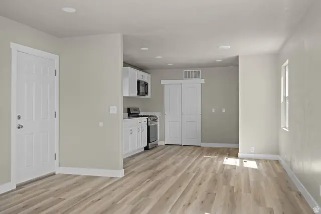 135 S Willow St E, Grantsville, UT 84029 - #3