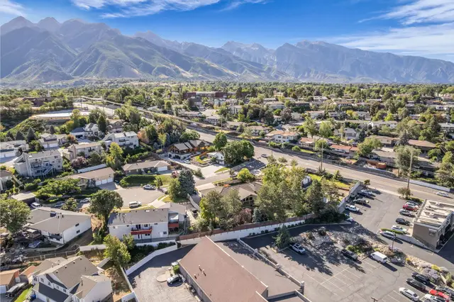 6972 S Sunrise Hills Cir, Cottonwood Heights, UT 84121 - #3