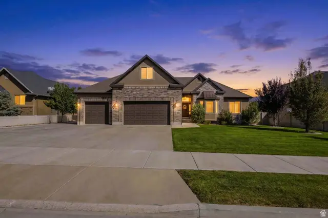 1642 W Hunters Creek Cir, South Jordan, UT 84095 - #2