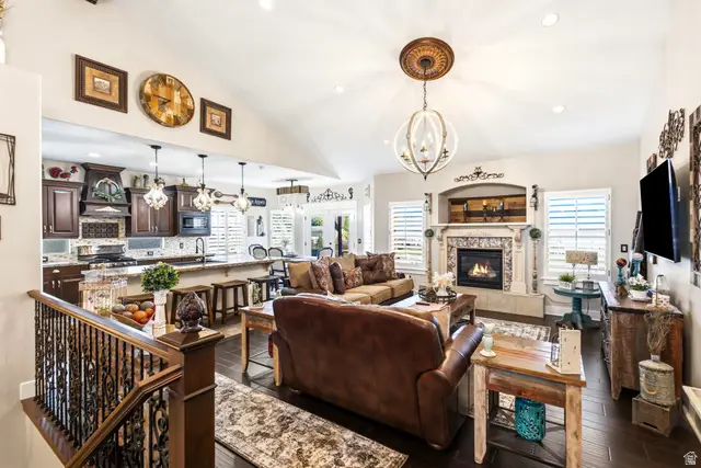 1642 W Hunters Creek Cir, South Jordan, UT 84095 - #3