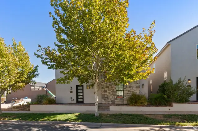 4262 W Cambridge Pkwy, Hurricane, UT 84737 - #2