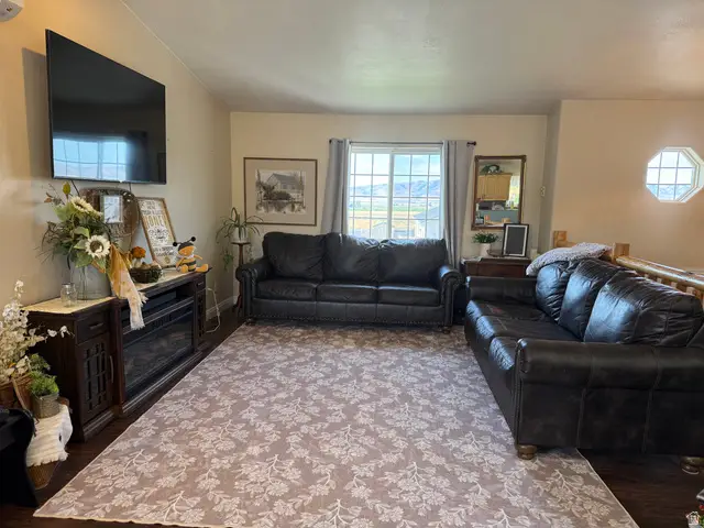 715 S Hillcrest Loop, Malad City, ID 83252 - #3