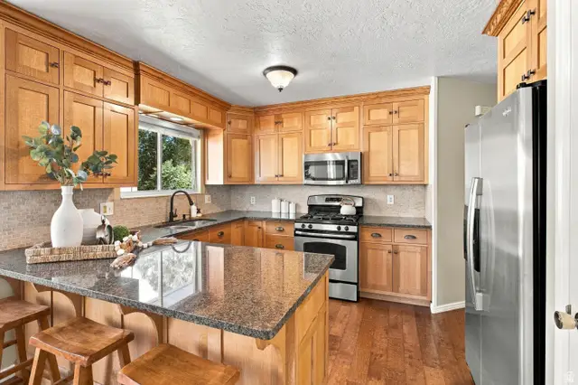 718 N Murdock Dr E, Pleasant Grove, UT 84062 - #2