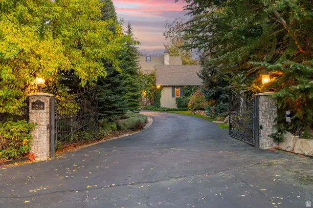 2238 E Cottonwood Cove Ln S, Cottonwood Heights, UT 84121 - #3