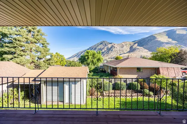 881 E Hillcrest Dr, Springville, UT 84663 - #3