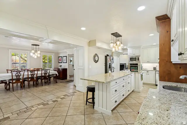 808 E Savannah Dr, Sandy, UT 84094 - #3