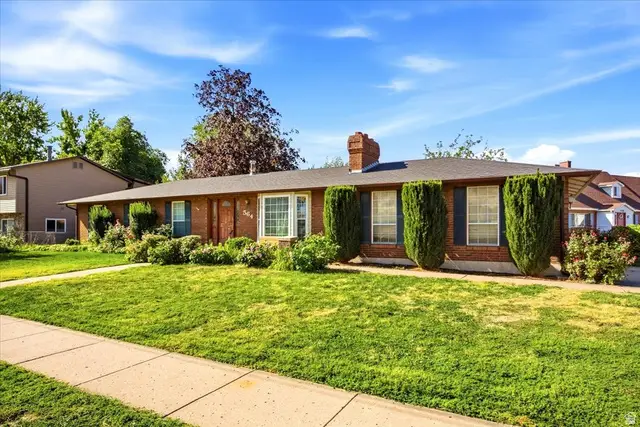 564 S Main St, Kaysville, UT 84037 - #3