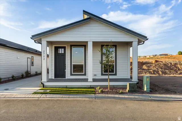 2752 W Crest View Ln, Hurricane, UT 84737 - #1