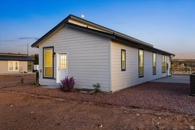 2752 W Crest View Ln, Hurricane, UT 84737 - #3