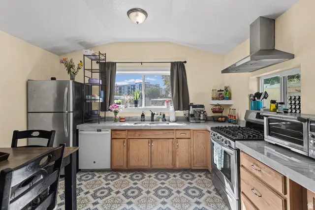 8808 S Oxford Cir, Sandy, UT 84070 - #1