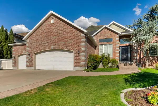 9594 N Aztec Dr, Cedar Hills, UT 84062