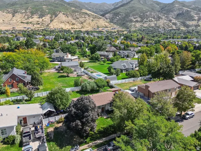 239 S Edgehill Dr, Fruit Heights, UT 84037 - #2