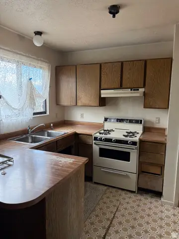 5883 S Blue Iron Way W, Kearns, UT 84118 - #2