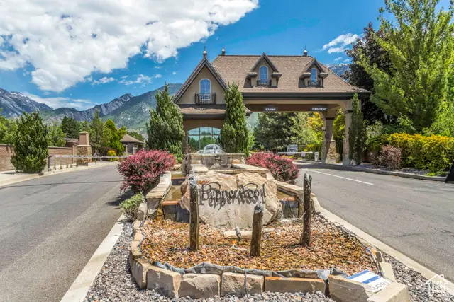 8 S Mountain Wood Ln, Sandy, UT 84092 - #3