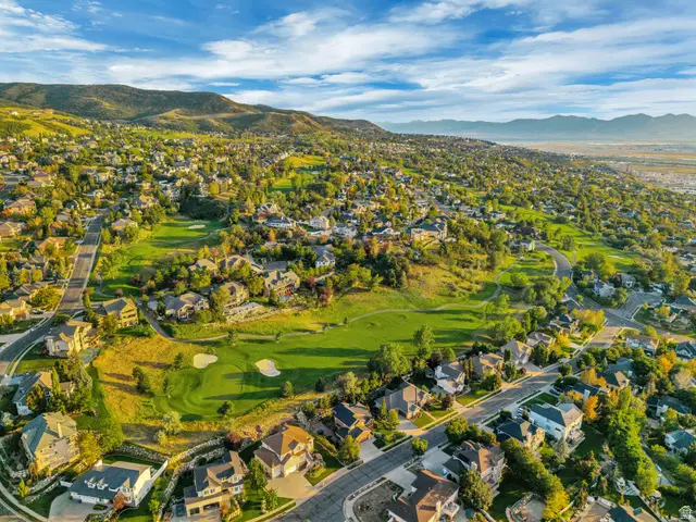 3860 S Highland Ct E, Bountiful, UT 84010 - #2