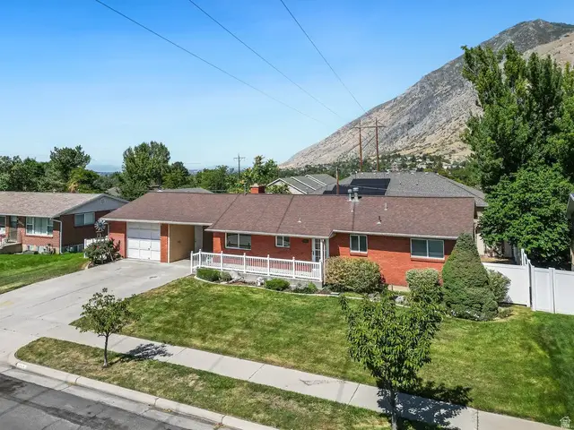 1079 E Hillcrest Dr, Springville, UT 84663 - #2