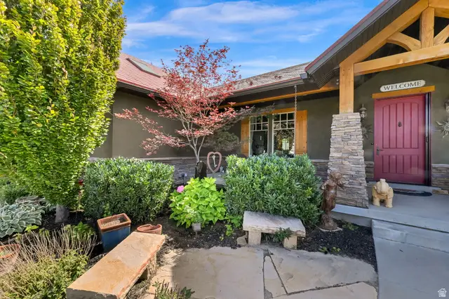 2579 W Farmview Ln, South Jordan, UT 84095 - #3