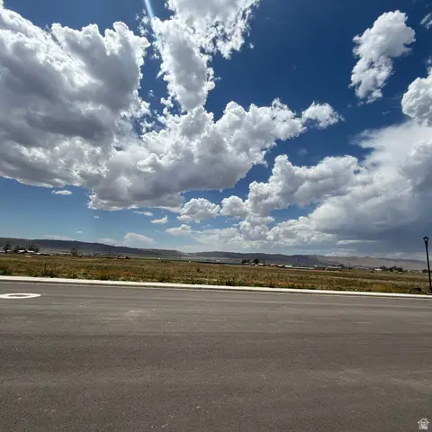 1242 S 100 St W #18, Nephi, UT 84648