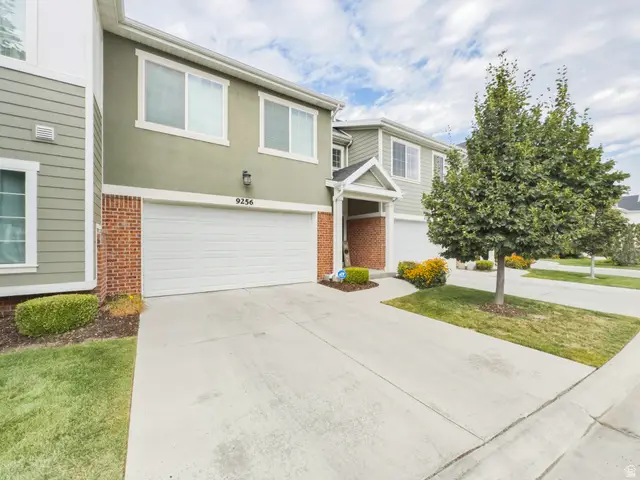 9256 S Ashbourne Dr, Sandy, UT 84094 - #2