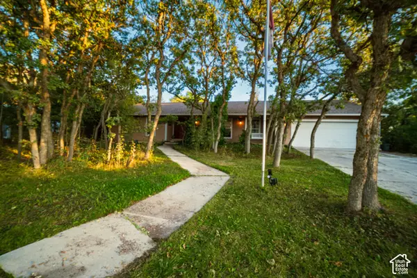 2580 E Country Oaks Dr #202, Layton, UT 84040