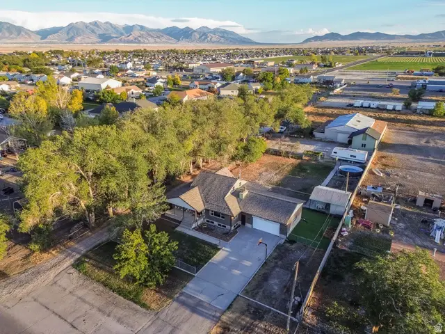 544 E Clark St, Grantsville, UT 84029 - #2