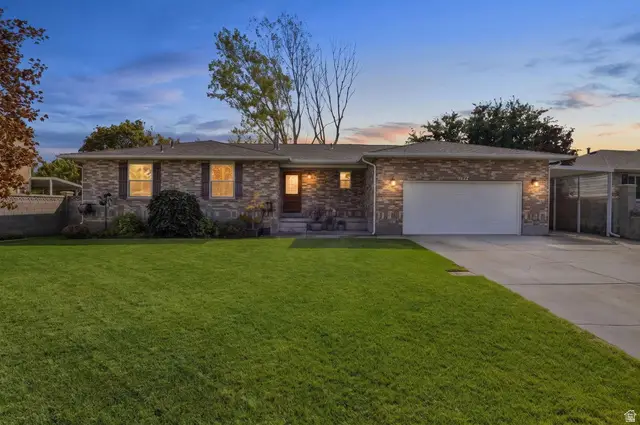 9477 S Kirkside Dr W, South Jordan, UT 84009 - #2