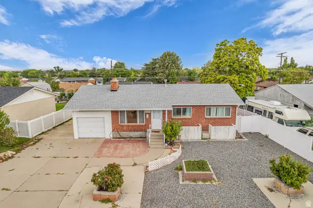 9950 S Barium Ln, Sandy, UT 84094 - #2