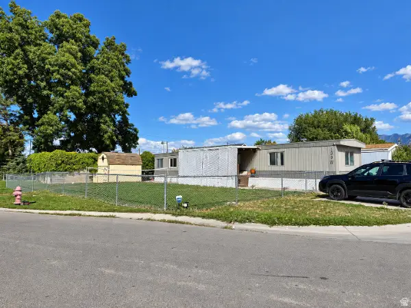 139 W Blisswood Cir, Midvale, UT 84047