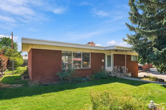 2960 E La Joya Dr S, Holladay, UT 84124 - #1