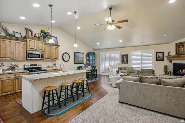 482 Hyde Park Ln, Kaysville, UT 84037 - #3