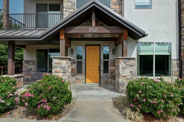252 E Sandy Sage Way, Sandy, UT 84070 - #2