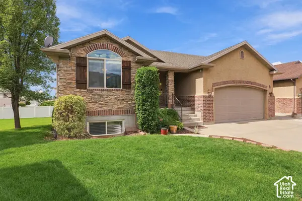 46 E Whitaker Cir, Kaysville, UT 84037