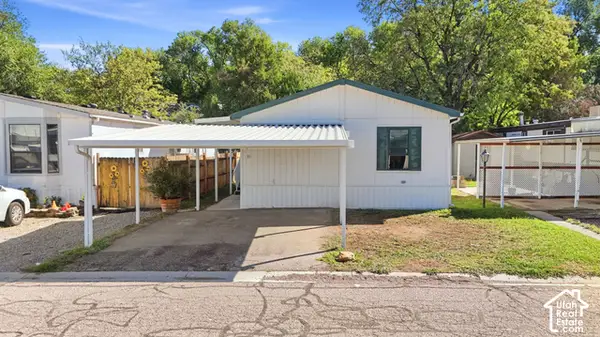33 E Tiny Wood Dr S, Sandy, UT 84070