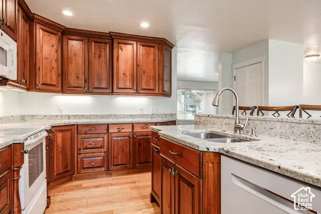 1556 E Petunia Way S, Sandy, UT 84092 - #3