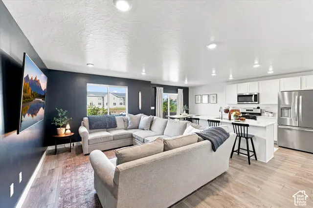 898 E Lubber Ln, Saratoga Springs, UT 84045 - #3