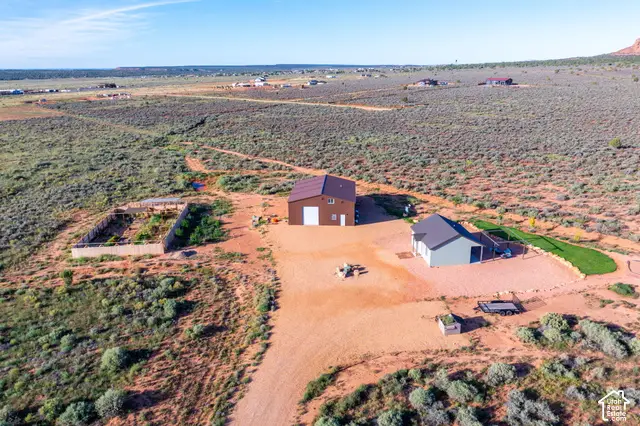 215 S Copper Rd E, Kanab, UT 84741 - #2