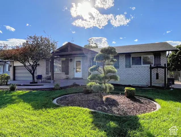 10564 S Weeping Willow Dr, Sandy, UT 84092 - #2