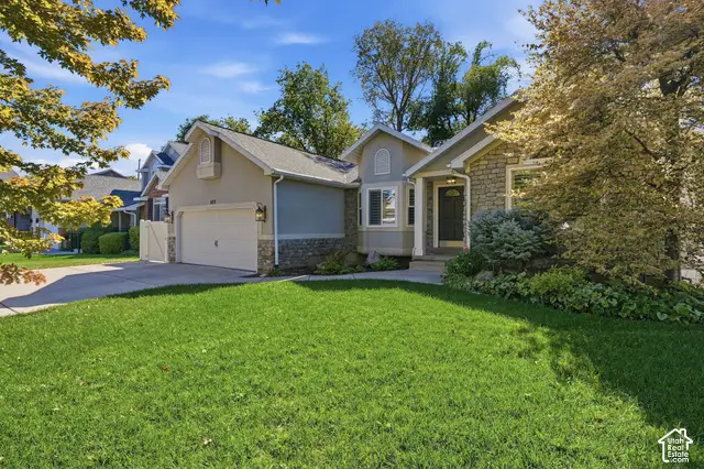 1172 E Castlecreek Dr, Murray, UT 84117 - #3