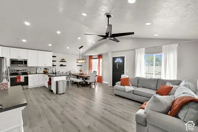 1436 N Spring Mountain Dr E, Springville, UT 84663 - #3