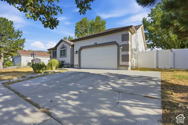 303 W Lakeside Dr N, Stansbury Park, UT 84074 - #2
