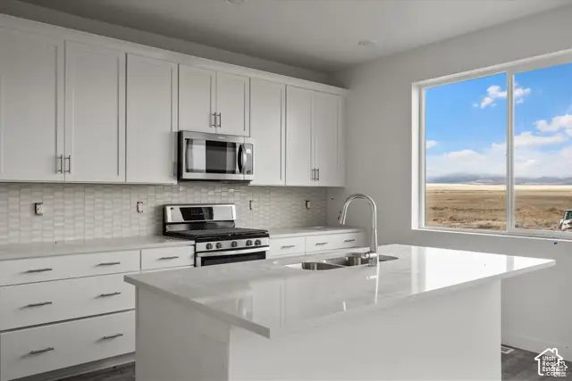 557 E Hearth Ln, Eagle Mountain, UT 84005 - #2